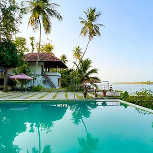 Vila Jai Lake House Perumbalam Exterior photo