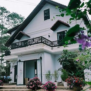 Hotel Khach San Mang Den Xanh Kon Plong Exterior photo