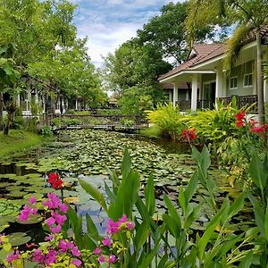 Hotel Le Charme Sukhothai Historical Park Exterior photo