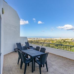 Apartmán Beautiful Pent With Terrace & Spectacular Views By 360 Estates Luqa Exterior photo