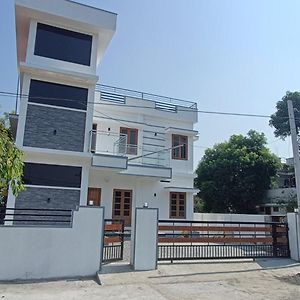 Vila Valiyaparambil House Kochi Exterior photo