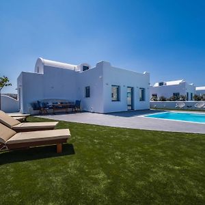 Beautiful Santorini Villa - 2 Bedrooms - Private Pool And Magical Sea Views - Karterados Exterior photo