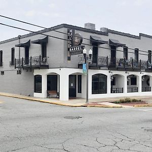 Apartmán Eagle Exec Loft In Downtown Statesboro Exterior photo