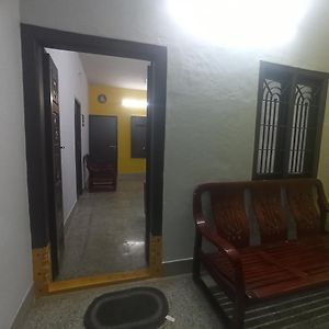 Apartmán Eastern Service Flat Tiruchirappalli Exterior photo