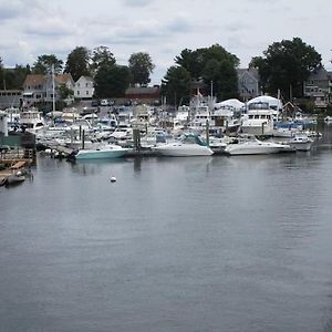 Apartmán The Yachts Of Fun House In Cranston Exterior photo