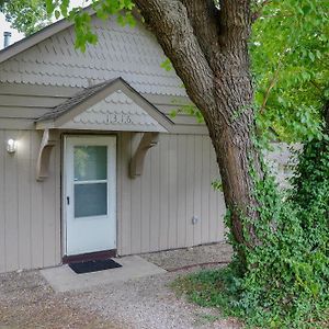 Apartmán S Cozy Studio For A Peaceful Lawrence Getaway! Exterior photo