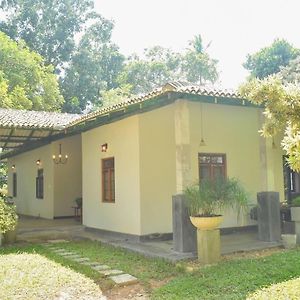 Vila Charming & Historical 3-Bed Bungalow In Hikkaduwa Exterior photo