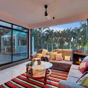 Stayvista'S Palm Perle Villa - Pet-Friendly Retreat With Terrace, Lawn & Pool Table Bhópál Exterior photo