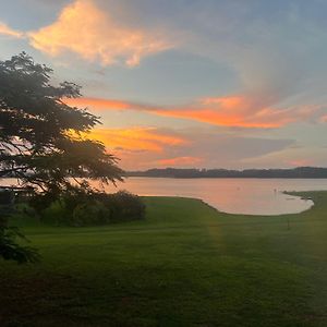 Vila Mainridge On Lake Tinaroo Barrine Exterior photo