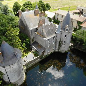 Bed and Breakfast Chateau De La Preuille Bed & Breakfast Montaigu-Vendee Exterior photo