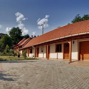 Hotel Nyitott Kapu Vendeghaz Felsőtárkány Exterior photo