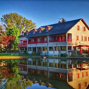 Hotel Le Lac Des Moines Condat  Exterior photo