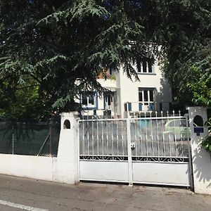 Villa Les Terrasses Dans La Nature Avec Piscine A 2 Pas De Lyon, Metro A 15Mn A Pied Pour Lyon Centre En 10Mn Ou Bus A 300M Pour Lyon Centre Oullins Exterior photo