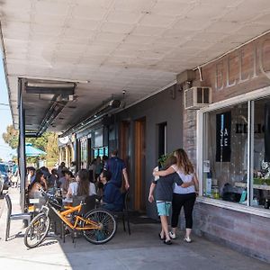 Vila Beachside Vibes 2 Min Stroll To Parkdale Beach Exterior photo