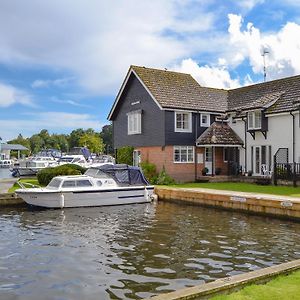 Vila Nightingale Wroxham Exterior photo