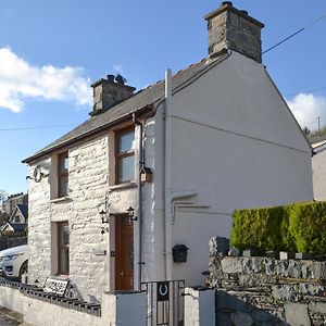 Vila Arddwyn Penrhyndeudreath Exterior photo