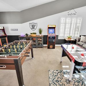 Vila Sports Themed--Automated King Bed--Family Friendly--5 Miles To Strip Las Vegas Exterior photo