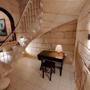 Vila Peaceful Traditional Maltese Townhouse Luqa Exterior photo