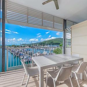 Apartmán Marina Living With Whitsundays Lifestyle Airlie Beach Exterior photo