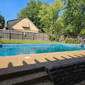 Vila Luxury Pool With King Beds Near Shops And Dining Memphis Exterior photo