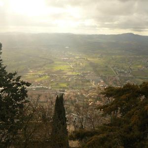 Hotel La Rocca Gubbio Exterior photo