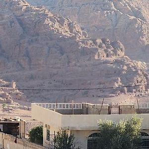Bed and Breakfast Window On Petra Wadi Musa Exterior photo