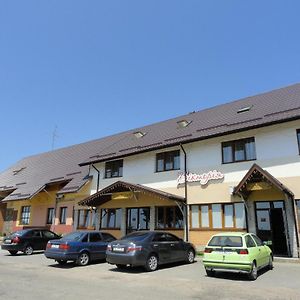 Viktoria Hotel Obrošyne Exterior photo