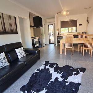 Apartmán Red Ochre - Large 1Br With Private Courtyard Port Pirie Exterior photo
