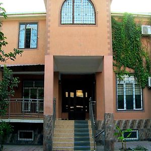 Orom Hostel Dušanbe Exterior photo