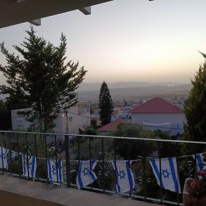 Apartmán הסוויטה של דפנחי Ramat Yishay Exterior photo