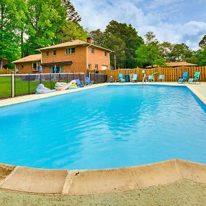 Vila Updated High Point Retreat With Pool And Backyard Exterior photo