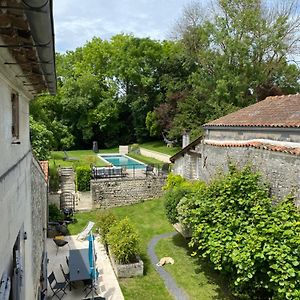 Bed and Breakfast Le Clos Des Grands Frenes Pons Exterior photo