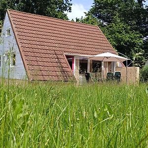 Vila 6-Pers Vakantiebungalow In Het Heuvelland Simpelveld Exterior photo