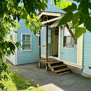 Apartmán Traveler'S Den In Medford Exterior photo