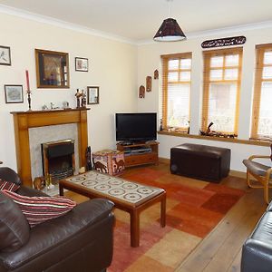 Vila Dullatur Newtonmore Room photo