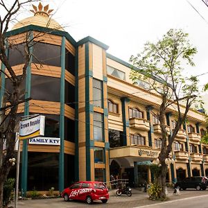 Crown Royale Hotel Balanga Exterior photo