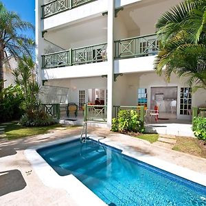 Apartmán Casual Beachfront Studio With Pool Apts Bridgetown Exterior photo