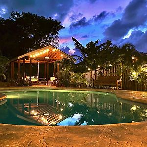 Apartmán Seaside Family Oasis, King Bed, Private Pool, With Car Nassau Exterior photo