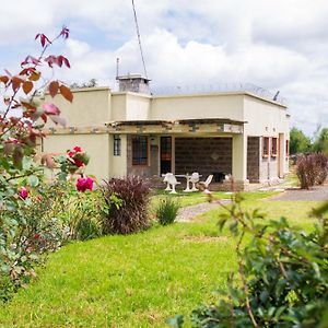 Vila Silver Oak House Nanyuki Exterior photo