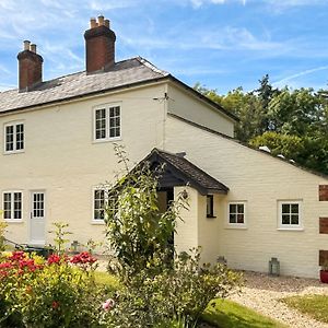 Vila Pigeon Coo Farmhouse Shalfleet Exterior photo