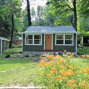 The Little Nest Cottage At Lake Pocotopaug East Hampton Exterior photo