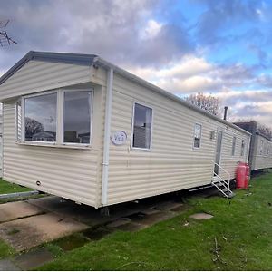 Vila Lovely Caravan Located In An Amazing Holiday Park Clacton-on-Sea Exterior photo