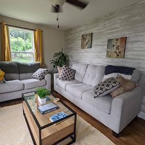 Apartmán Walk To Washington Park, Pet-Friendly, Backyard Springfield Exterior photo