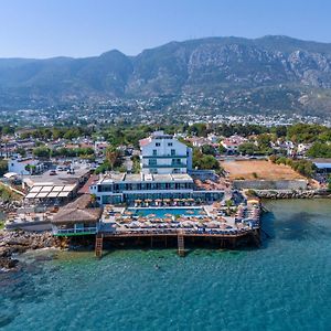 Manolya Hotel Kyrenia  Exterior photo