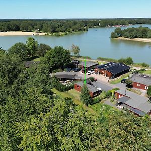 Gezellig Chalet Met 2 Slaapkamers En Zicht Op Het Water Erm Exterior photo