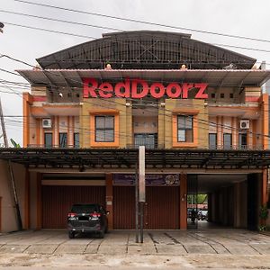 Hotel Reddoorz Syariah Near Universitas Putra Indonesia Padang Exterior photo