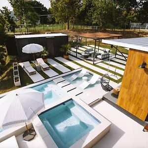 Vila Hacienda Florecer - Shipping Containers With Private Pool Moca Exterior photo