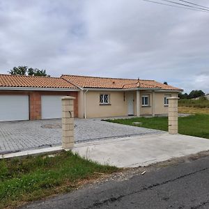 Vila Maison De Style Industriel Eyrans-de Soudiac Exterior photo