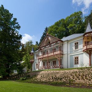 Hotel Alpska Ruze Luhačovice Exterior photo