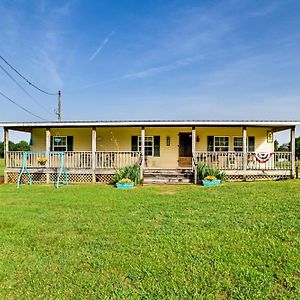 Peaceful Mcewen Home With Spacious Yard! Exterior photo